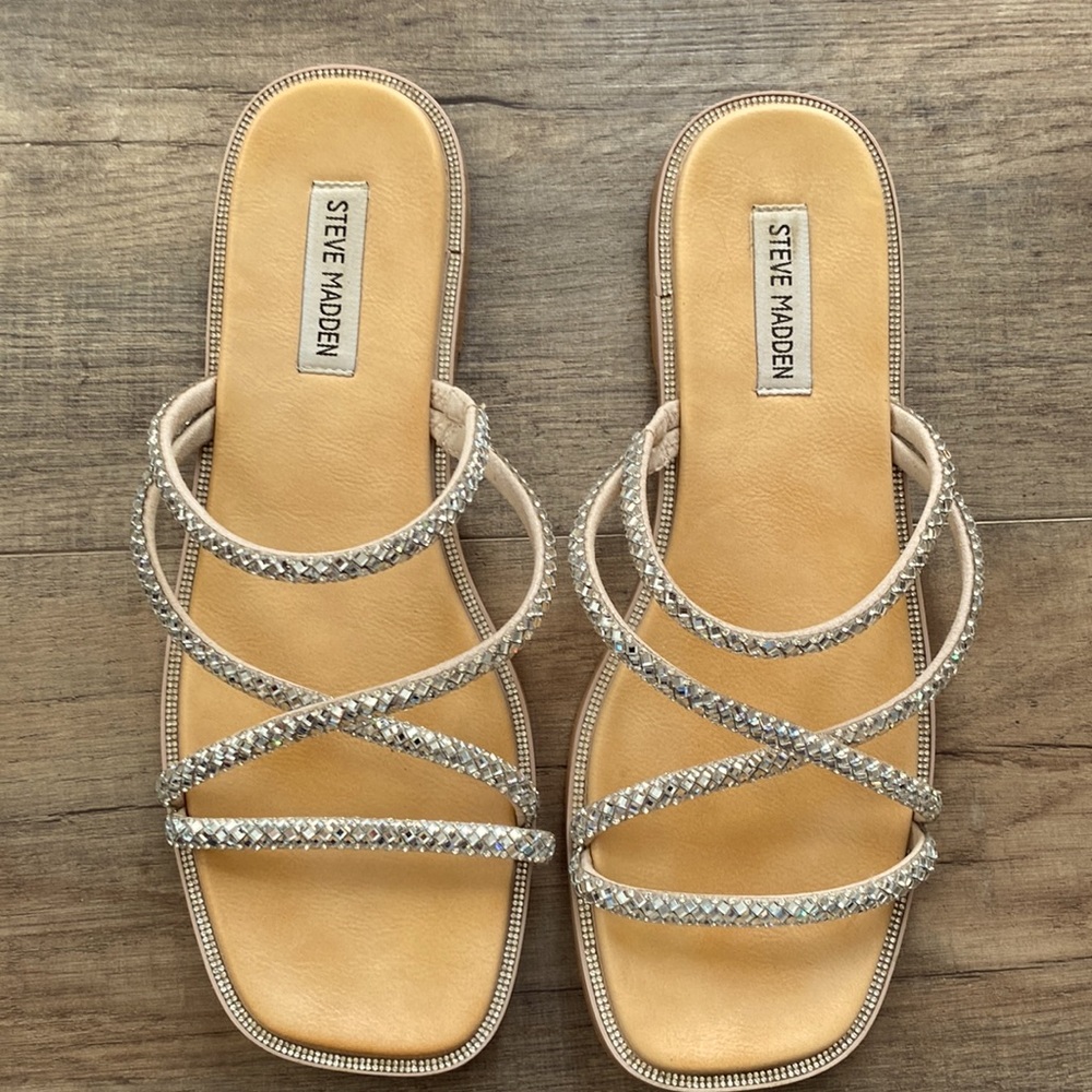 Women’s size 9 Steve Madden Sandals. In good condition